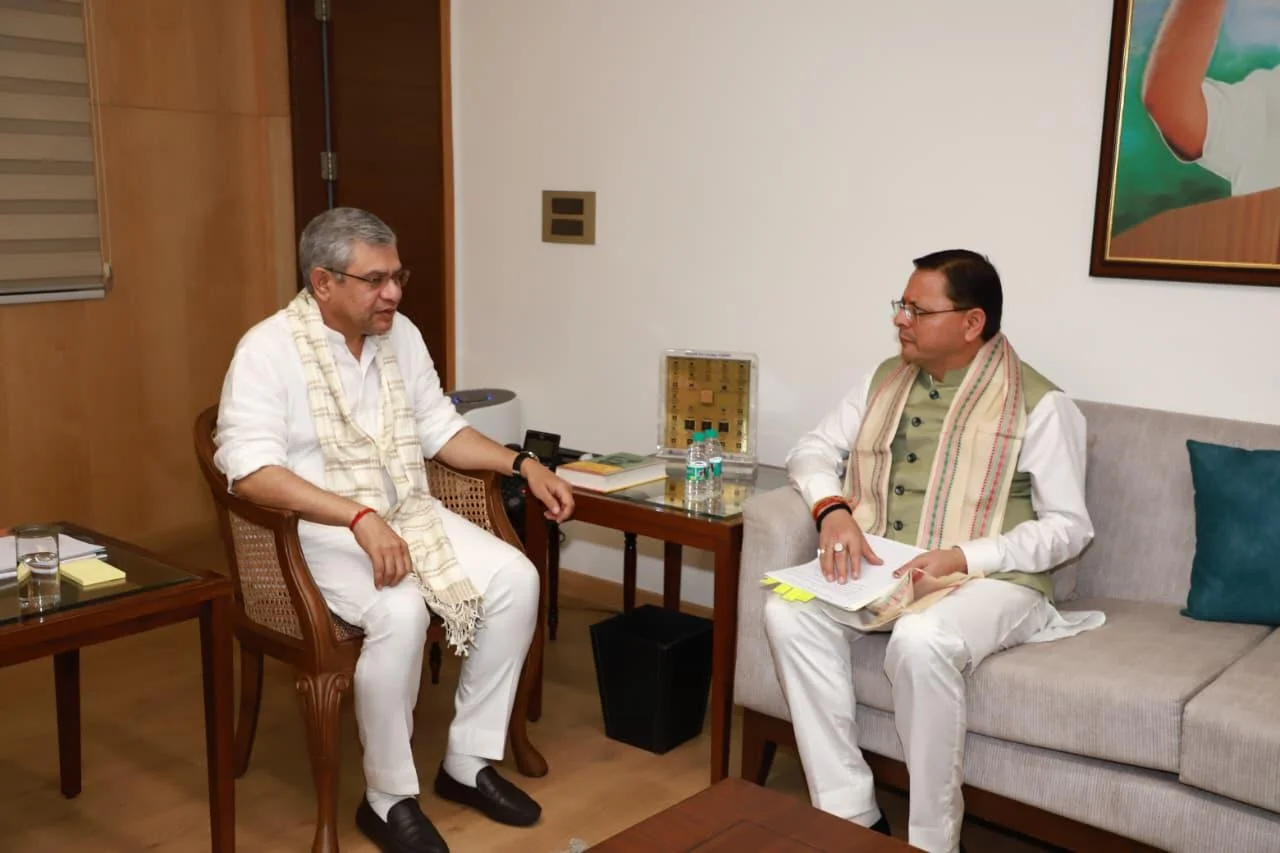 सीएम धामी ने केन्द्रीय रेल मंत्री अश्विनी वैष्णव से की भेंट, राज्य में रेल अवसंरचना के विकास पर की चर्चा