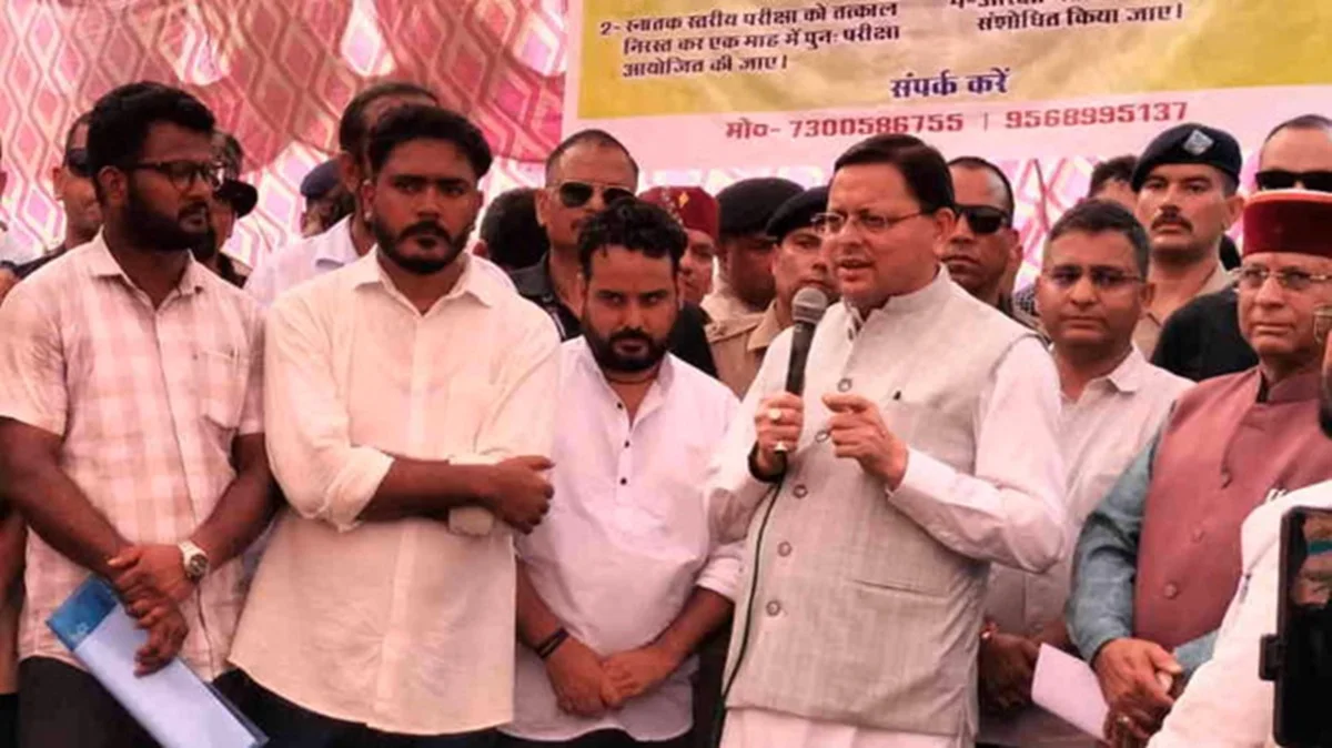 UKSSSC : आंदोलनकारी छात्रों के बीच पहुंचे सीएम धामी, सीबीआई जांच का एलान