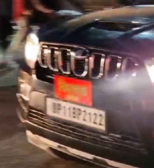 जेल से बाहर निकलते समर्थकों के साथ हूटर बजाता निकला विधायक प्रतिनिधि, मुकदमा दर्ज