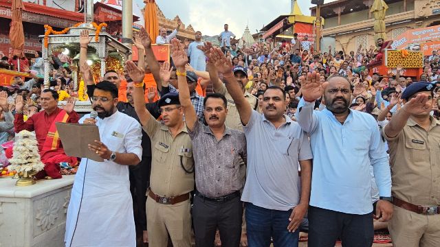 नशे के खिलाफ हरकी पैडी पर श्रद्धालुओं को दिलायी शपथ