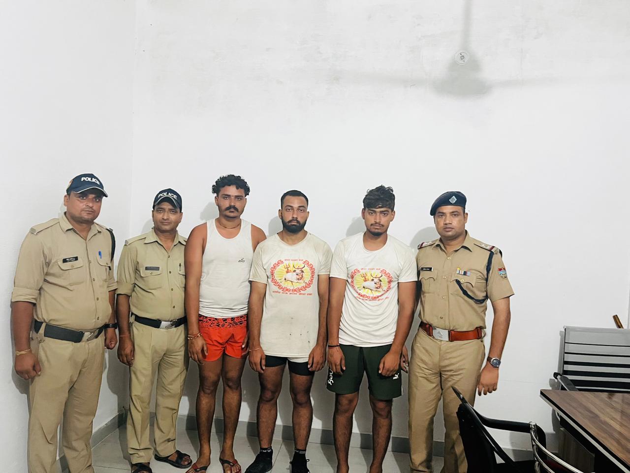 कांवड़ियों का बवाल, वाहनों में की जबरदस्त तोड़फोड़