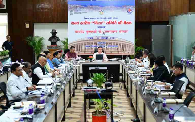 योजनाओं पर तेजी, पारदर्शिता और समन्वय पर सीएम का जोर—राज्य को अग्रणी बनाने के लिए अधिकारियों को कड़े निर्देश