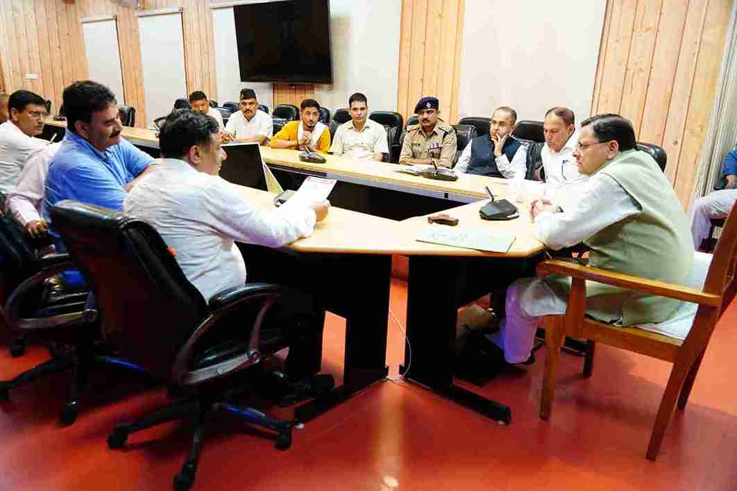 मुख्यमंत्री से शिक्षक संघ की मुलाकात, मांगों के समाधान का दिया आश्वासन