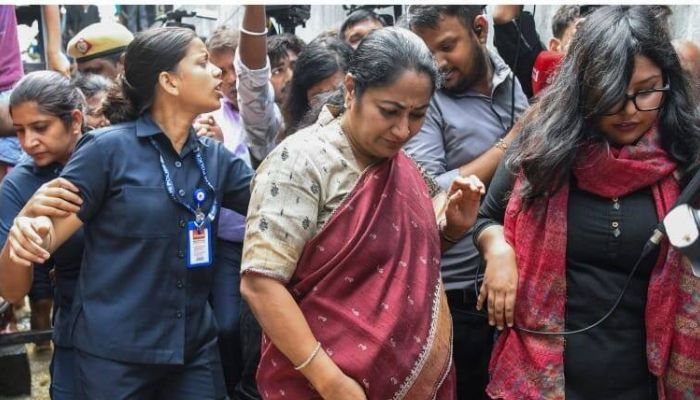 दिल्ली की सीएम रेखा गुप्ता को जड़ा थप्पड़