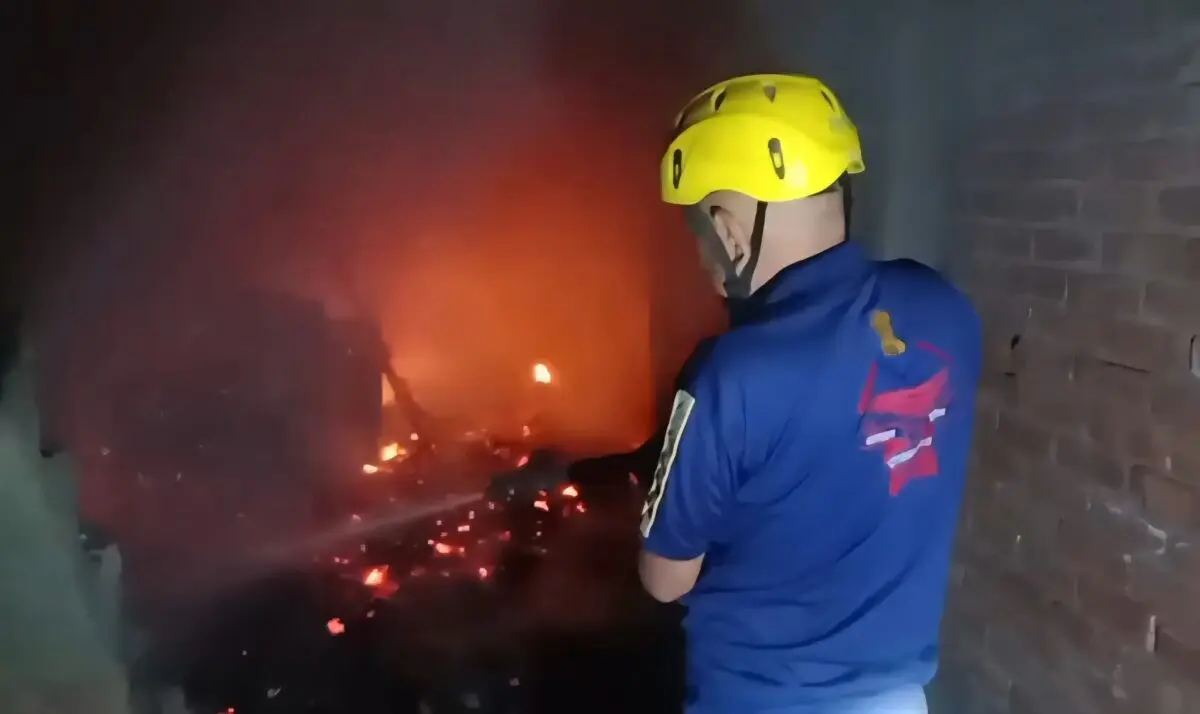 रुड़की में तंबाकू गोदाम में भीषण आग: 24 वर्षीय युवक की झुलसकर मौत, लाखों का नुकसान