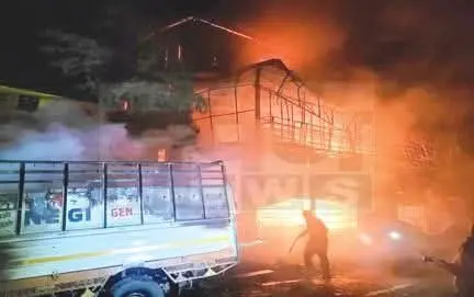 उत्तराखंड में भीषण आग का तांडव: होटल और दुकानों में लगी आग, करोड़ों की संपत्ति जलकर खाक