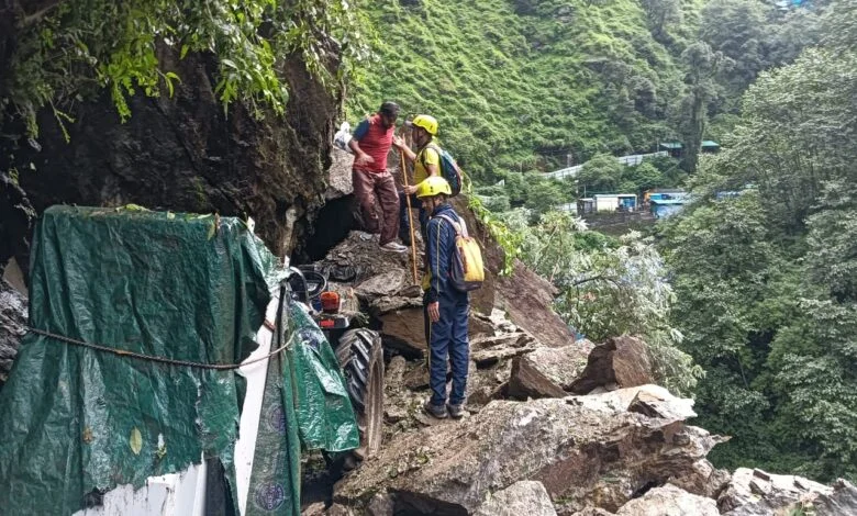 भूस्खलन के चलते केदारनाथ यात्रा प्रभावित