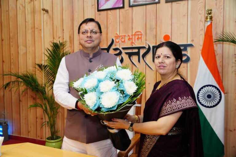 उत्तराखंड क्रिकेट को लेकर नई सचिव की सीएम से मुलाकात, विकास योजनाओं पर चर्चा