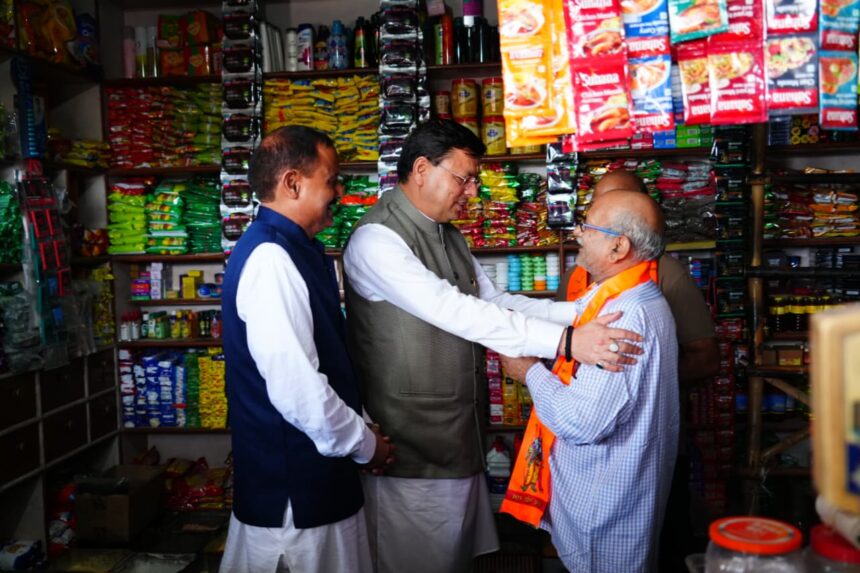 कुँआवाला बाजार में घूमे सीएम, स्वदेशी अपनाने पर जोर