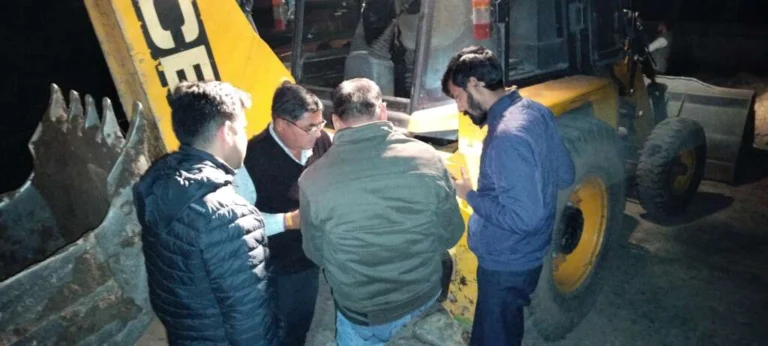 उत्तराखंड :(बिग न्यूज) कुमाऊं में यहां DM के निर्देश पर बड़ी कार्रवाई, JCB और डंफर सीज