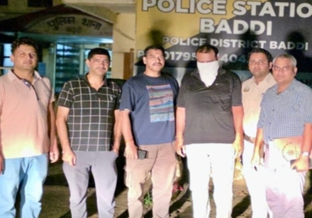 एसटीएफ ने ₹1.47 करोड़ की साइबर ठगी का भंडाफोड़, हिमाचल के सोलन से फर्जी साइबर अफसर गिरफ्तार