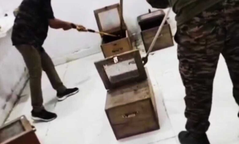 अवैध सर्प संग्रहण केंद्र का भंडाफोड़, 70 कोबरा और 16 रसैल वाइपर बरामद