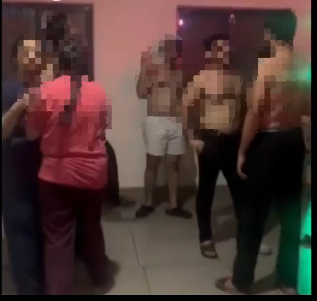 दून मेडिकल कॉलेज में पार्टी कर रहे पीजी डॉक्टर को निकाला, दस हज़ार का जुर्माना!