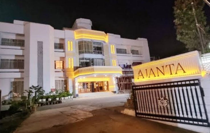 अजंता होटल मालिक के घर लाखों की लूट, मां को बंधक बनाकर बदमाशों ने घटना को दिया अंजाम!