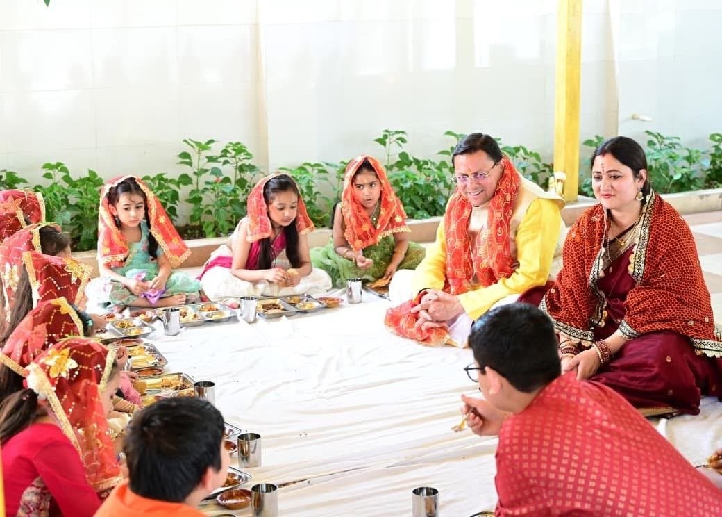 रामनवमी पर मुख्यमंत्री आवास में कन्या पूजन, CM पुष्कर सिंह धामी ने दिया नारी सम्मान का संदेश