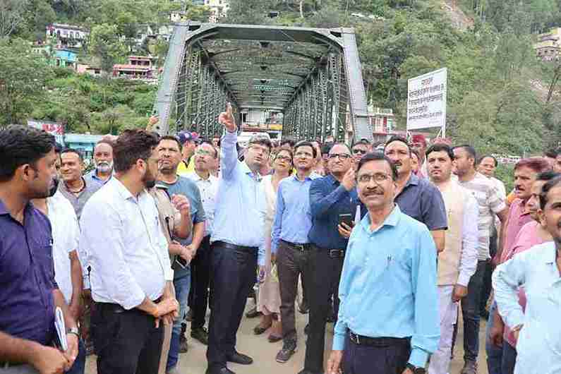 थराली में आपदा प्रभावित क्षेत्रों के लिए भारत सरकार की अंतरमंत्रालयीय टीम ने हवाई सर्वे कर किया विस्तृत सर्वेक्षण