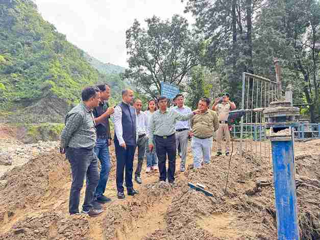 सचिव शैलेष बगोली ने आपदा से क्षतिग्रस्त पेयजल लाइनों को जल्द से जल्द दुरुस्त करने के निर्देश दिए