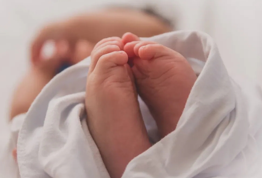 बेहद शर्मनाक : कक्षा 9 की छात्रा ने दिया बच्ची को जन्म,आरोपी ने अस्पताल में मिठाई बांट दी