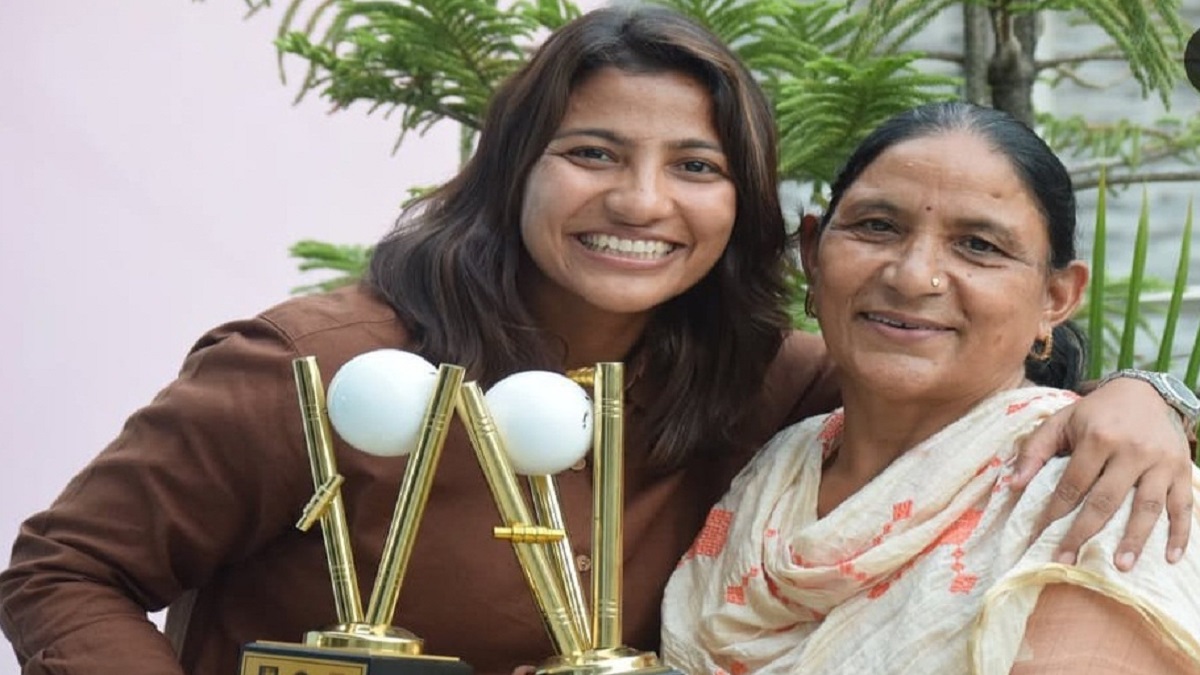 “कमबैक क्वीन” स्नेह राणा ने पूरा किया पिता का सपना: वर्ल्ड कप जीत पर देहरादून के सिनौला गाँव में दीवाली जैसा जश्न