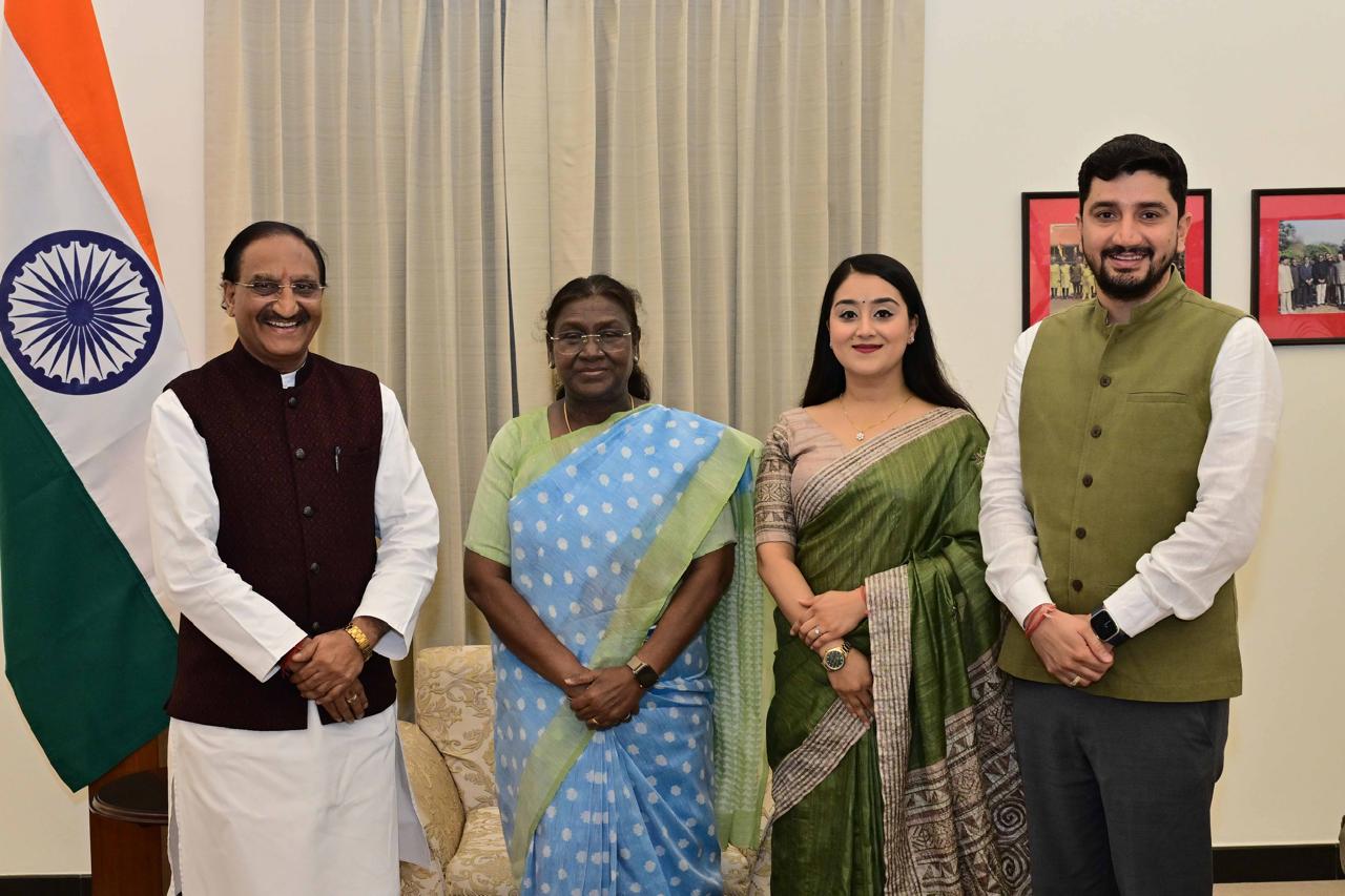 डा. रमेश पोखरियाल “निशंक” ने की द्रोपदी मुर्मू से शिष्टाचार भेंट