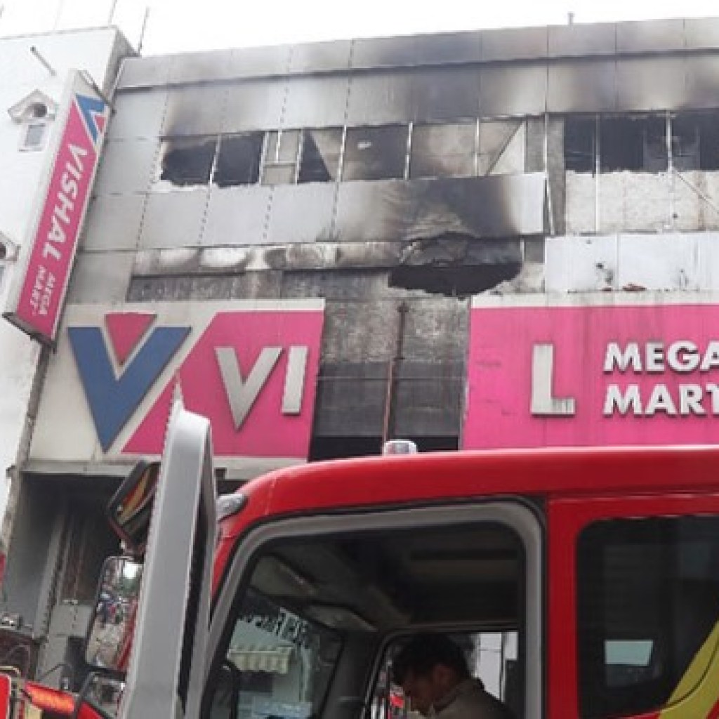 करोल बाग अग्निकांड: यूपीएससी छात्र की लिफ्ट में फंसकर मौत, मदद की गुहार बेअसर