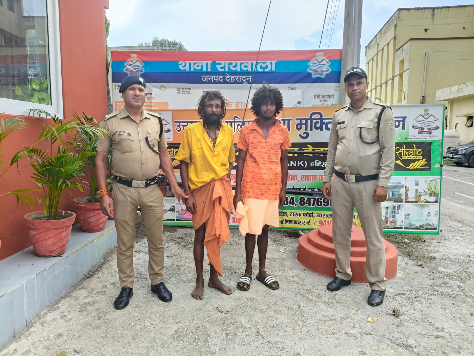 अभियान के दूसरे दिन भी अलग- अलग थाना क्षेत्रों से साधु संतों के भेष में घूम रहे 23 ढोंगी बाबाओं को दून पुलिस ने किया गिरफ्तार