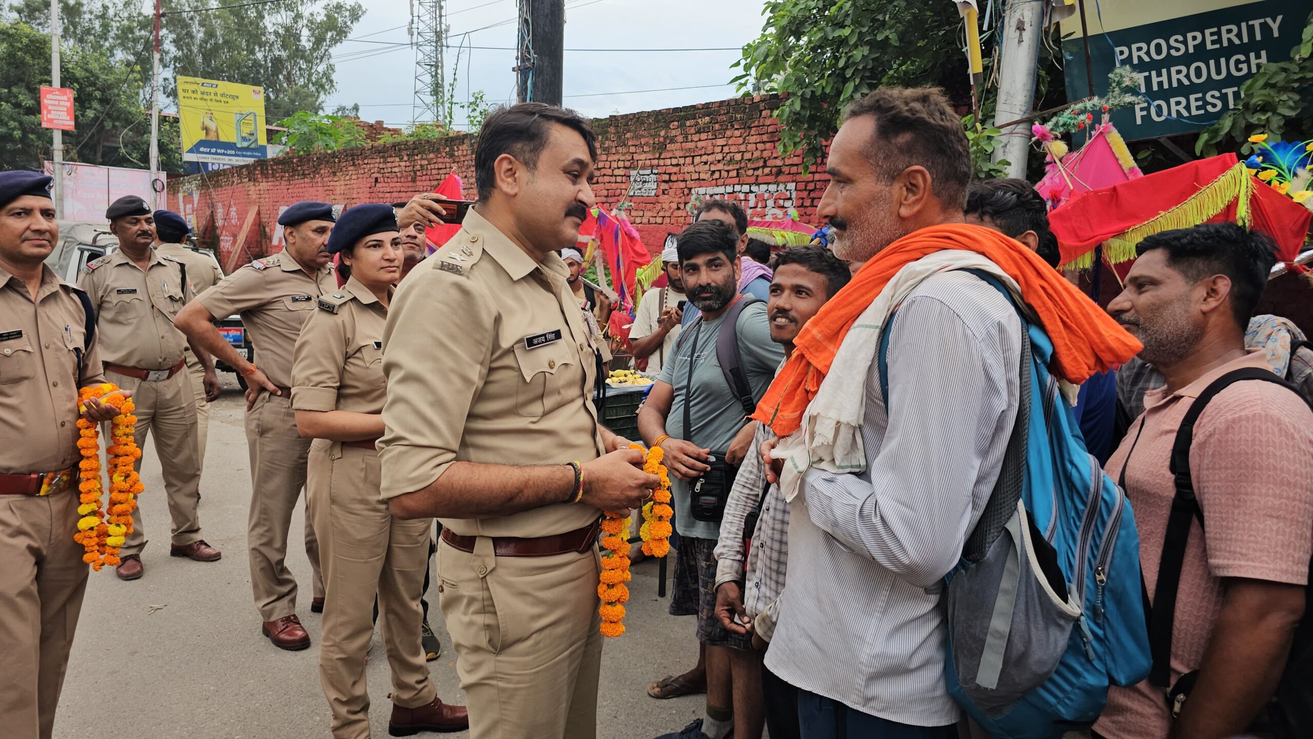 कांवड़ मेले में ड्यूटीरत पुलिसकर्मियों से वार्ता कर किया उनका उत्साहवर्धन