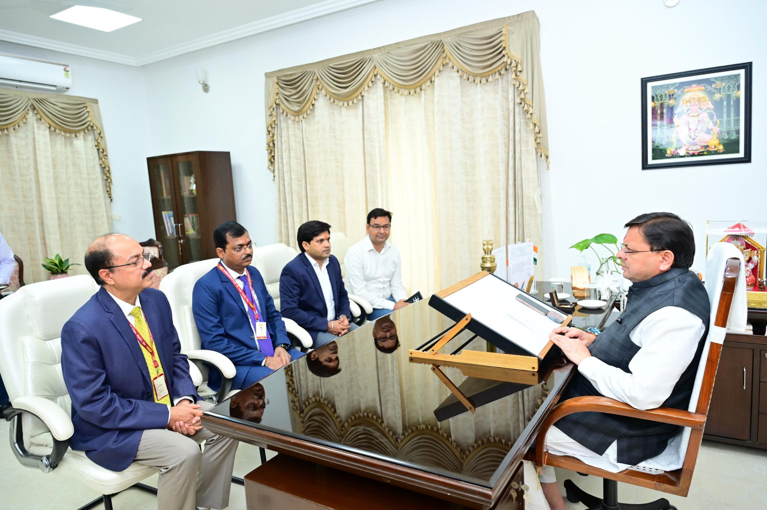 उत्तरकाशी आपदा राहत के लिए पंजाब नेशनल बैंक ने मुख्यमंत्री धामी को सौंपा ₹1 करोड़ का योगदान