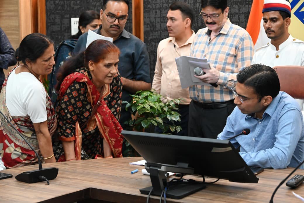 जिला प्रशासन का मिशन सफाई; स्वयं पीड़ित मां की शिकायत पर आदतन अपराधी दिव्यकांत लखेड़ा को डीएम ने किया जिला बदर