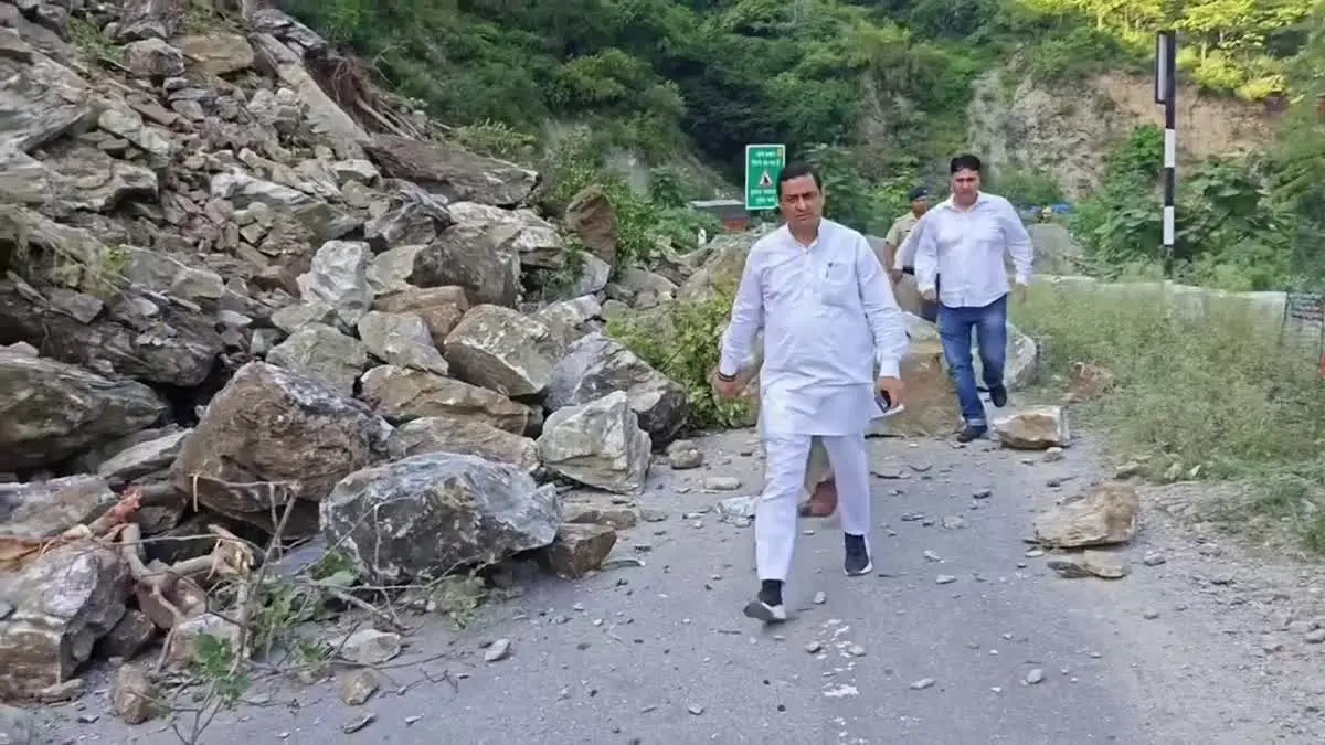 उत्तराखंड: देवप्रयाग में भूस्खलन के बीच बाल-बाल बचे सांसद अनिल बलूनी