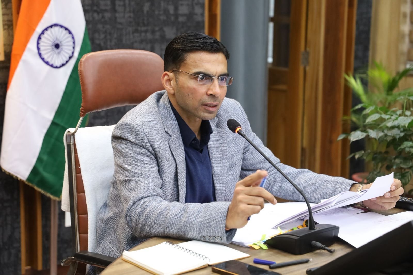 प्रशासन का बड़ा एक्शन सीएचसी रायपुर; एक ही व्यक्ति विशेष का जन औषधि केंद्र व बगल में ही मेडिकल स्टोर दोने के लाइसेंस निरस्त