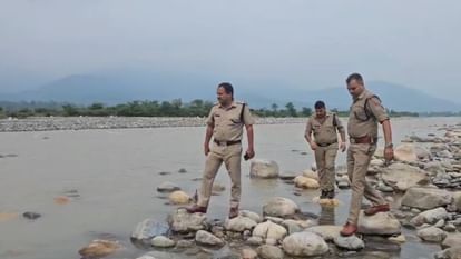 डाकपत्थर बैराज के पुल से हिमाचल के युवक ने यमुना नदी में लगाई छलांग, तलाश में जुटी एसडीआरएफ