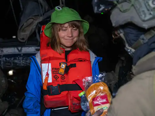 इजराइल ने ग्रेटा थनबर्ग के जहाज को कब्जे में लिया:हिरासत में लिए गए सभी कार्यकर्ता, इजराइली सेना इन्हें हमास हमले का वीडियो दिखाएगी