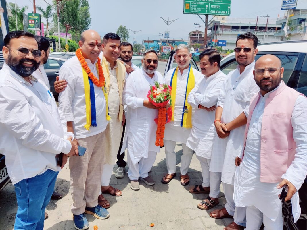 आम आदमी पार्टी के प्रदेश मुख्यालय पर नवनियुक्त प्रदेश प्रभारी महेंद्र यादव का भव्य स्वागत