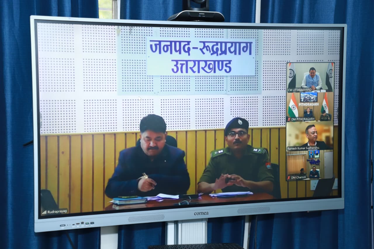 उत्तराखंड में पिछले तीन सालों के भीतर बने स्थाई निवास प्रमाण पत्रों की होगी जांच, सीएम ने दिए निर्देश 2 uk deh 01 meeting vis 7211404 17112025154554 1711f 1763374554 268