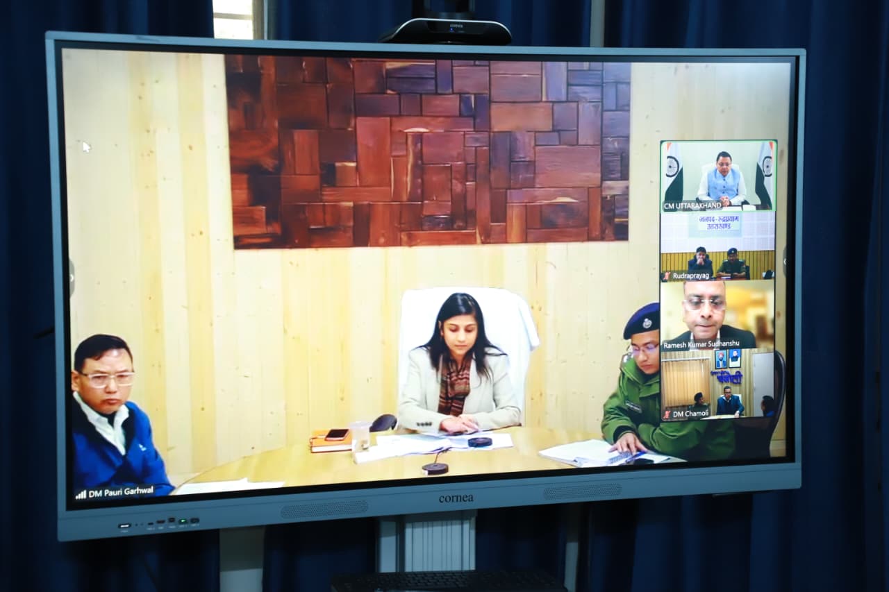 उत्तराखंड में पिछले तीन सालों के भीतर बने स्थाई निवास प्रमाण पत्रों की होगी जांच, सीएम ने दिए निर्देश 1 uk deh 01 meeting vis 7211404 17112025154554 1711f 1763374554 977