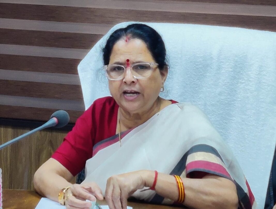 नाबालिगों से छेड़छाड़ व दुष्कर्म के मामले में महिला आयोग अध्यक्ष ने की सख्त कार्रवाई की पैरवी